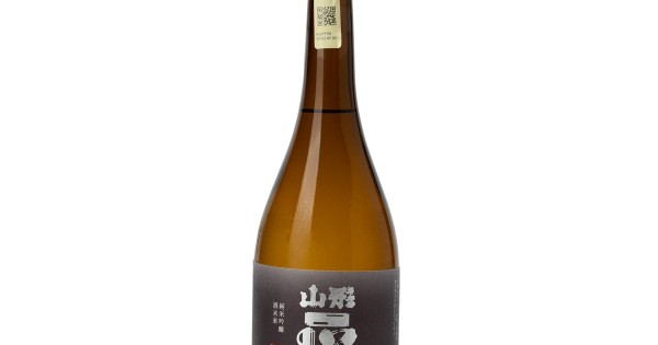 Gassan Junmai Ginjo sake
